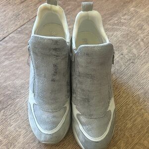 Geox women’s wedge sneakers size 38 - metallic silver and cream